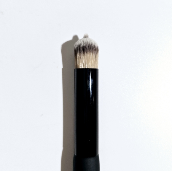 Sara Adams Cosmetiques Pro Tip & Blend Concealer Brush #11 Patented Brush - Picture 4 of 8